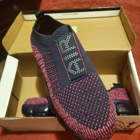 Tenis size 5 - Picture 1 of 1